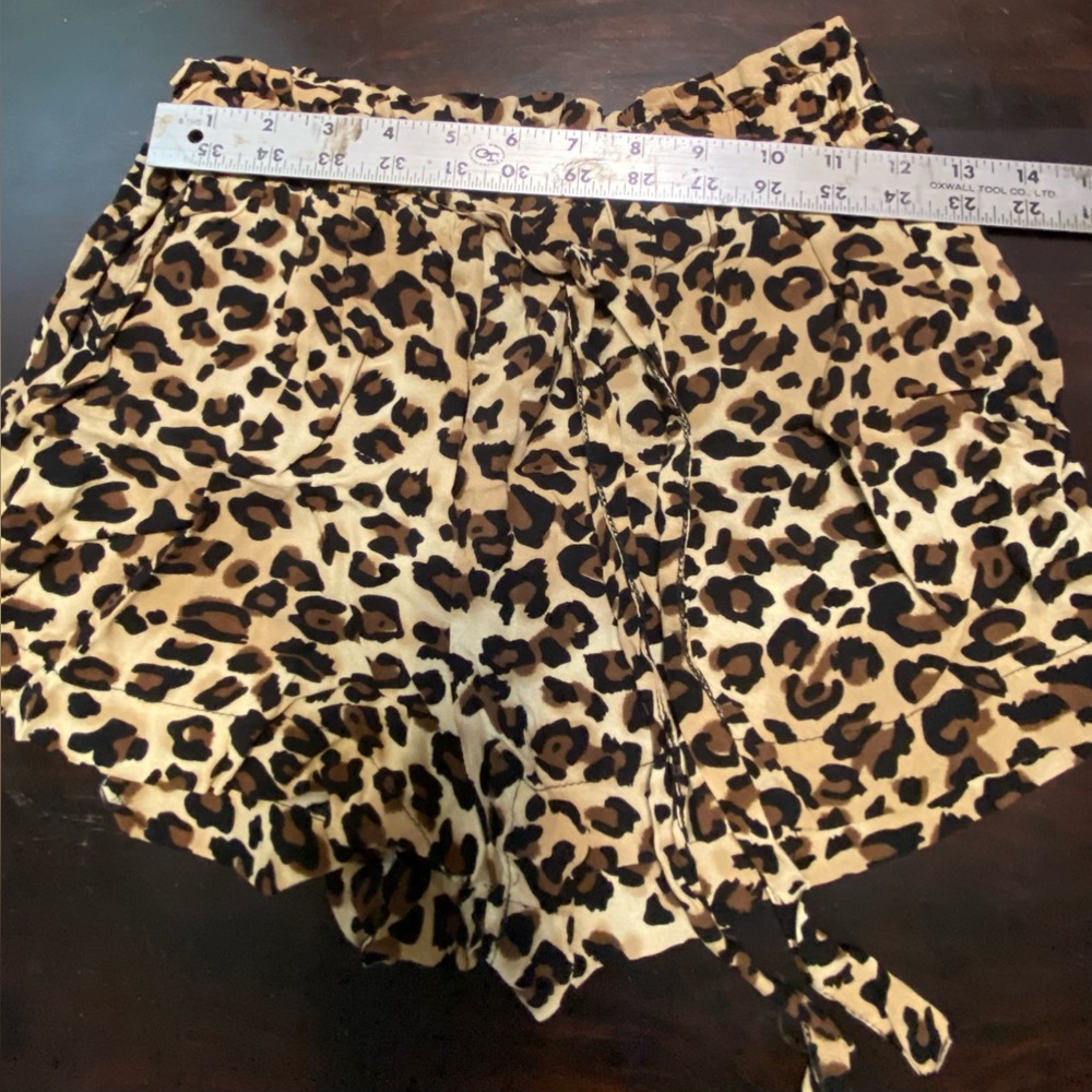 Ambience, apparel, leopard elastic waist band shorts, size medium with pockets